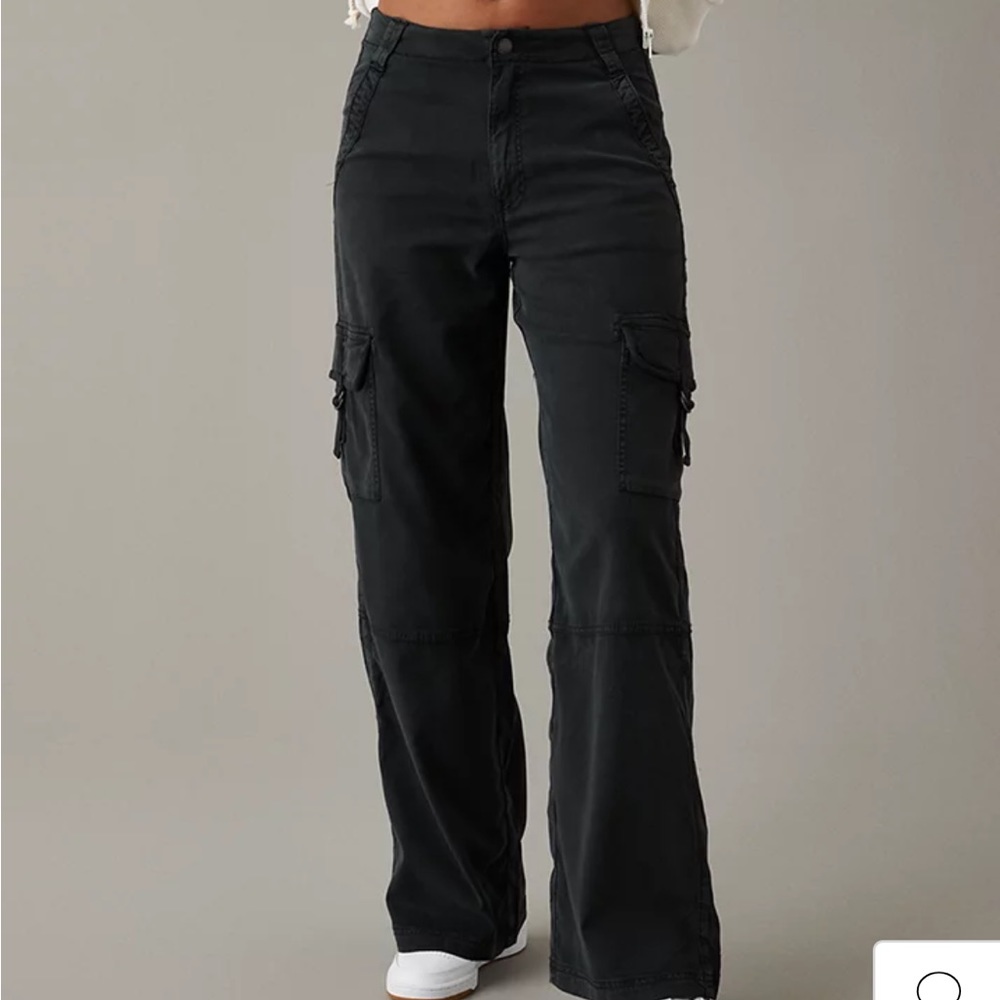 Brand New Super High-Waisted Cargo Baggy Wide-Leg Pant American Eagle Size 6 Reg